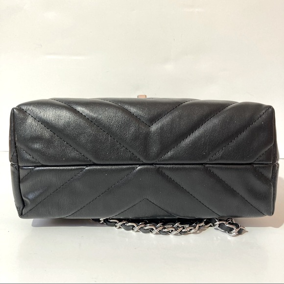 NWT Badgley Mischka Black Quilted bag w/letter lock - Picture 7 of 15